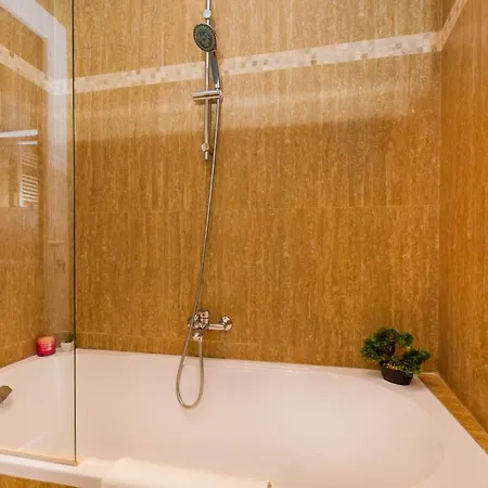 Central Park Apartment *